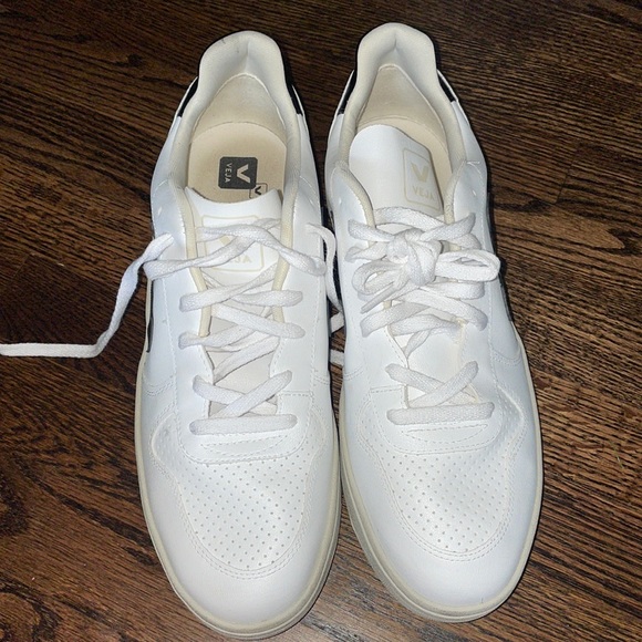 Veja Gender Inclusive Esplar Sneaker - Picture 2 of 11